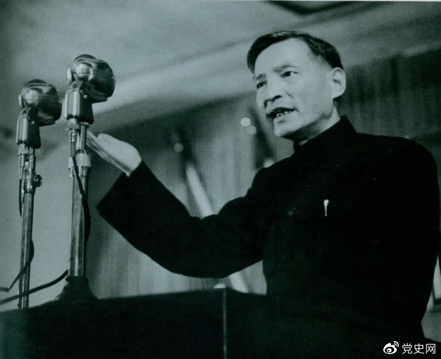 1951年10月，陳云在全國政協一屆三次會議上作財經工作報告。