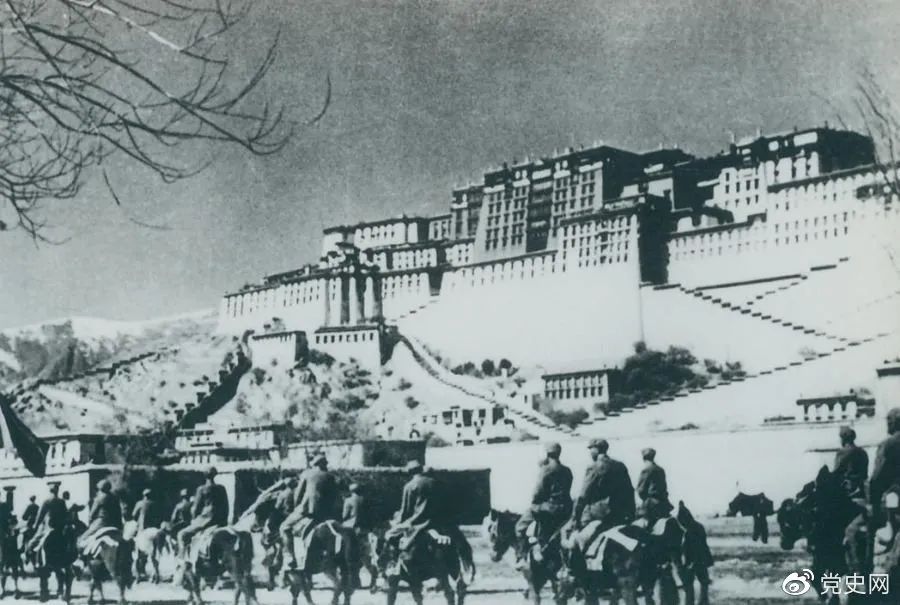1951年10月26日，人民解放軍進藏部隊進駐拉薩。
