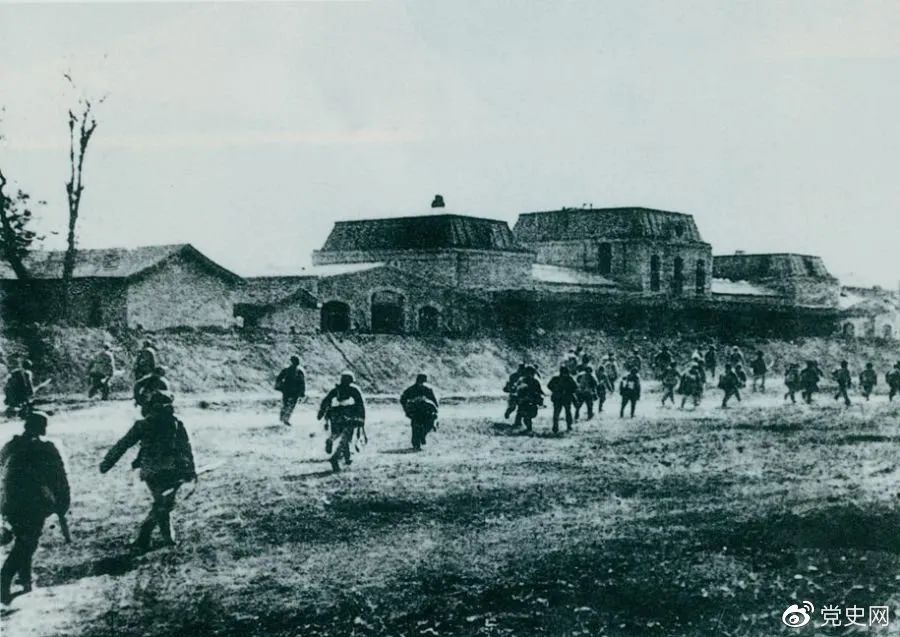 1947年11月，晉察冀野戰軍攻克國民黨在華北的戰略據點石家莊，殲敵2萬余人，開創了人民解放軍奪取大城市的先例。從此，晉察冀和晉冀魯豫解放區聯成一片。 