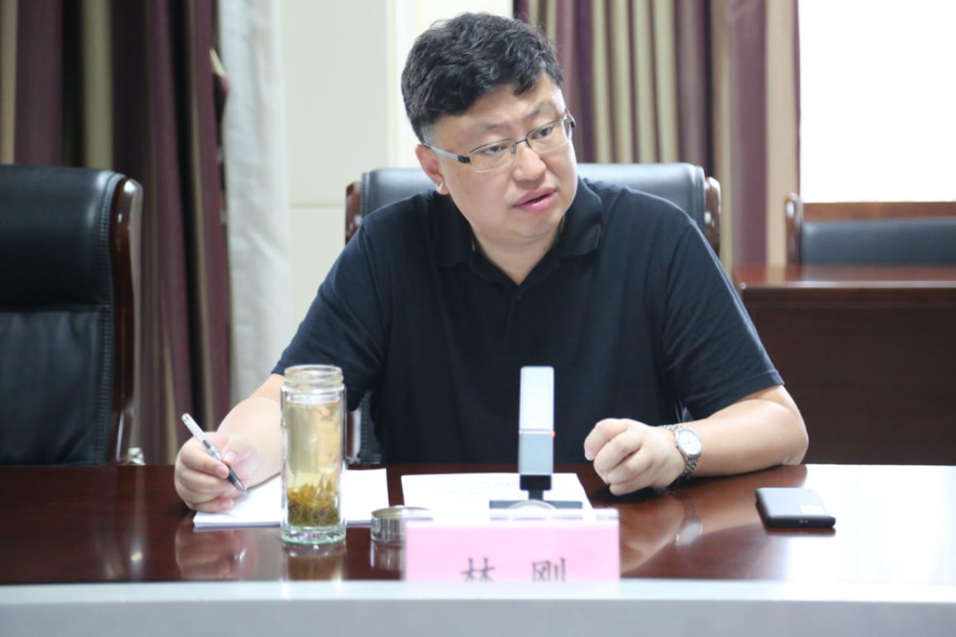 林刚到贵阳市住建局看望慰问市"两改"专班工作人员并召开座谈会